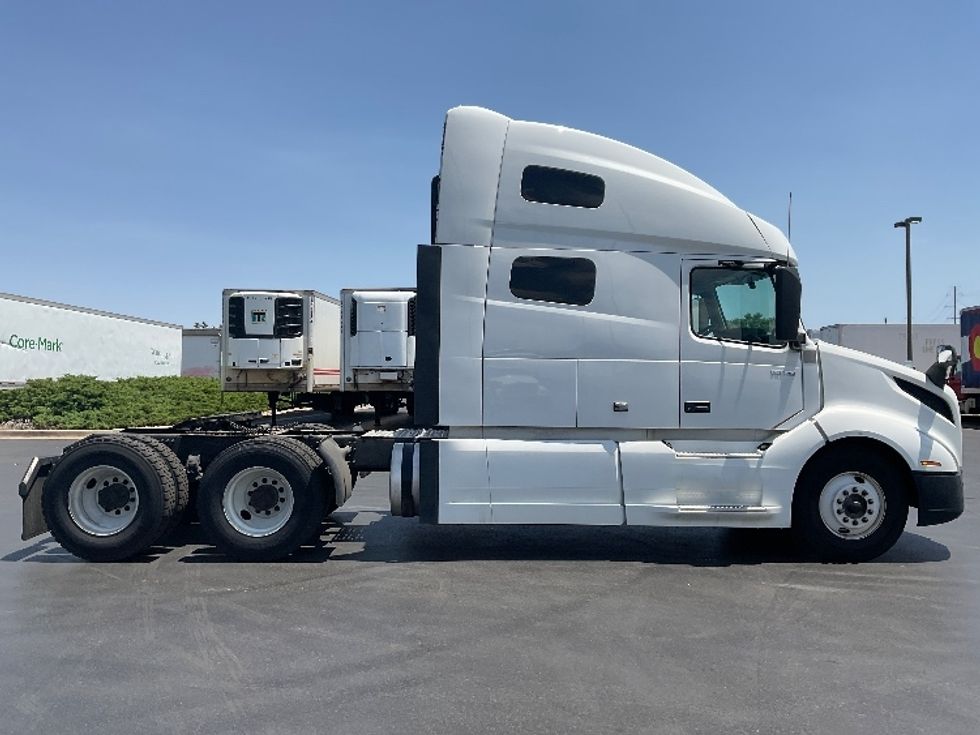 Sleeper Tractor-Heavy Duty Tractors-Volvo-2022-VNL64760-Aurora-CO-450,073\n\t\tmiles-$ 89,250 - Image 8