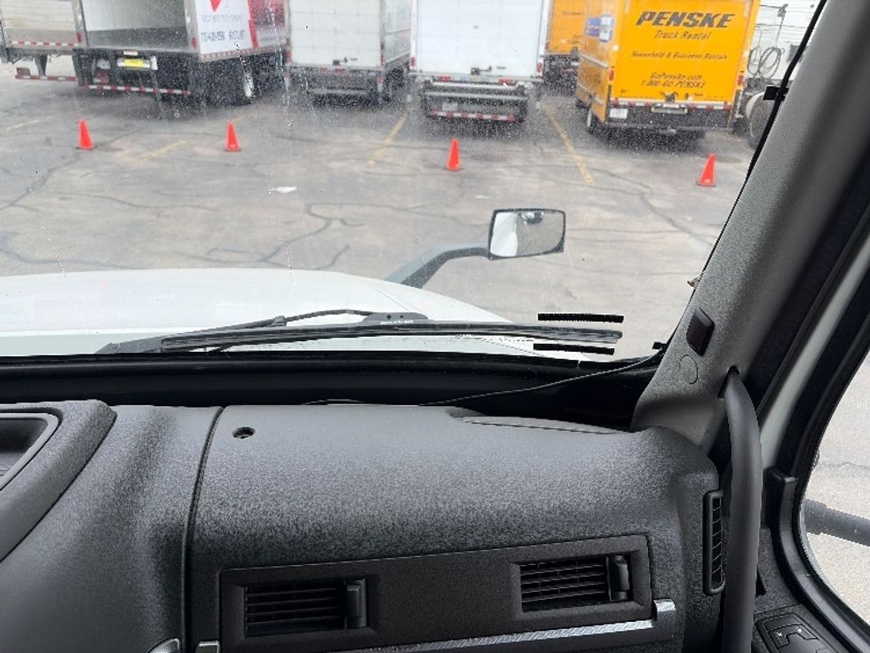 Sleeper Tractor-Heavy Duty Tractors-Volvo-2022-VNL64760-Austin-TX-450,766\n\t\tmiles-$ 78,250 - Image 13