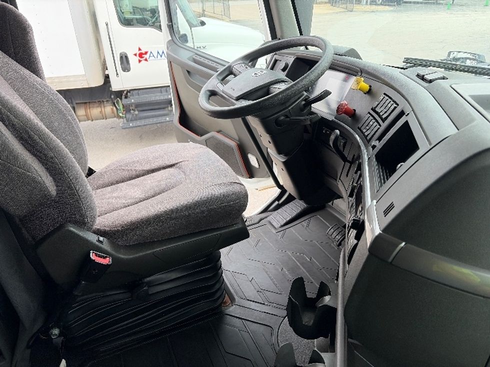 Sleeper Tractor-Heavy Duty Tractors-Volvo-2022-VNL64760-Austin-TX-450,766\n\t\tmiles-$ 78,250 - Image 14