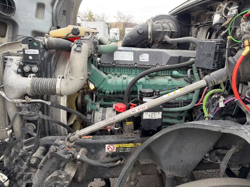 Sleeper Tractor-Heavy Duty Tractors-Volvo-2022-VNL64760-Austin-TX-450,766\n\t\tmiles-$ 78,250 - Image 20