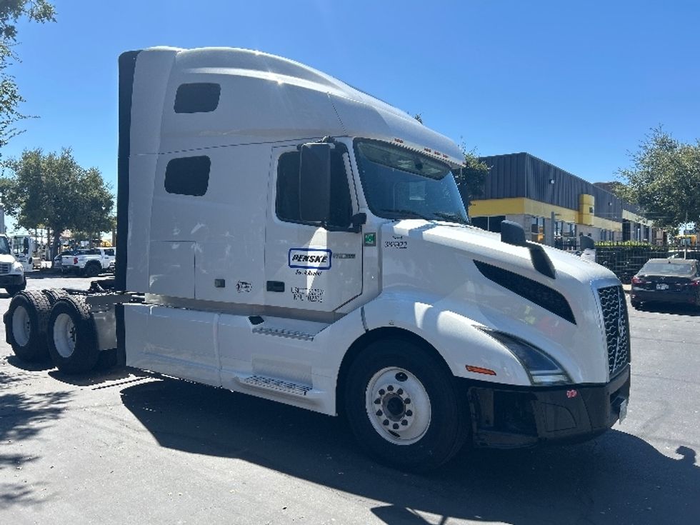 Sleeper Tractor-Heavy Duty Tractors-Volvo-2022-VNL64760-Bakersfield-CA-537,328\n\t\tmiles-$ 80,250 - Image 1