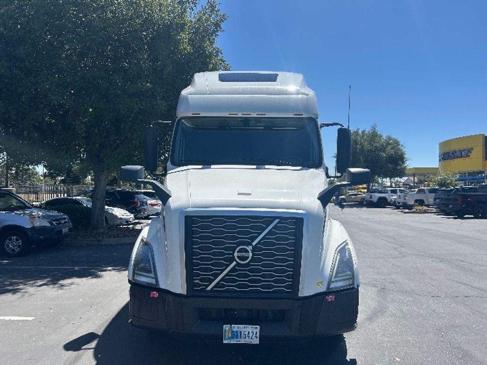 Sleeper Tractor-Heavy Duty Tractors-Volvo-2022-VNL64760-Bakersfield-CA-537,328\n\t\tmiles-$ 80,250 - Image 2