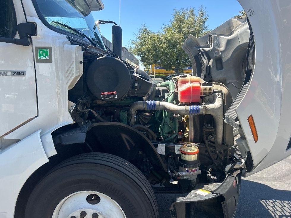 Sleeper Tractor-Heavy Duty Tractors-Volvo-2022-VNL64760-Bakersfield-CA-537,328\n\t\tmiles-$ 80,250 - Image 20