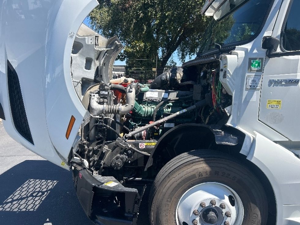 Sleeper Tractor-Heavy Duty Tractors-Volvo-2022-VNL64760-Bakersfield-CA-537,328\n\t\tmiles-$ 80,250 - Image 21