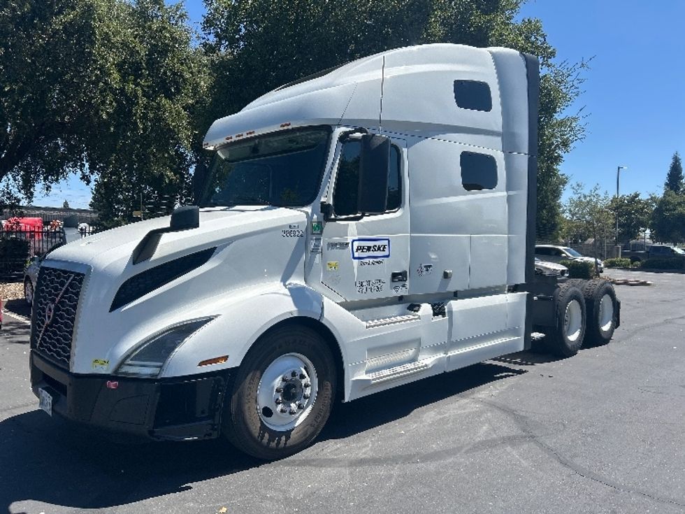 Sleeper Tractor-Heavy Duty Tractors-Volvo-2022-VNL64760-Bakersfield-CA-537,328\n\t\tmiles-$ 80,250 - Image 3