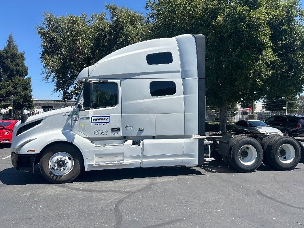 Sleeper Tractor-Heavy Duty Tractors-Volvo-2022-VNL64760-Bakersfield-CA-537,328\n\t\tmiles-$ 80,250 - Image 4