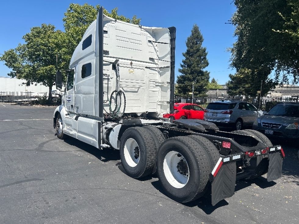 Sleeper Tractor-Heavy Duty Tractors-Volvo-2022-VNL64760-Bakersfield-CA-537,328\n\t\tmiles-$ 80,250 - Image 5