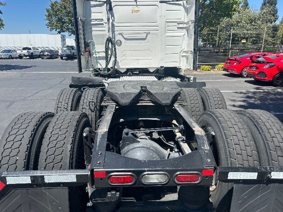 Sleeper Tractor-Heavy Duty Tractors-Volvo-2022-VNL64760-Bakersfield-CA-537,328\n\t\tmiles-$ 80,250 - Image 6