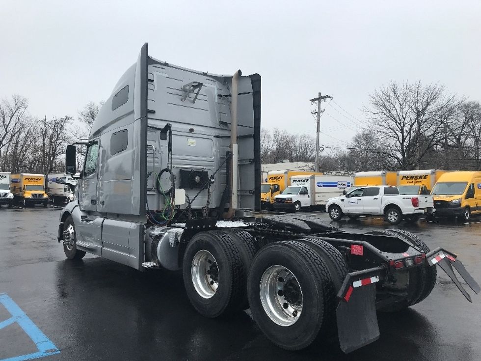 Sleeper Tractor-Heavy Duty Tractors-Volvo-2022-VNL64760-Bensalem-PA-399,705\n\t\tmiles-$ 78,500 - Image 5