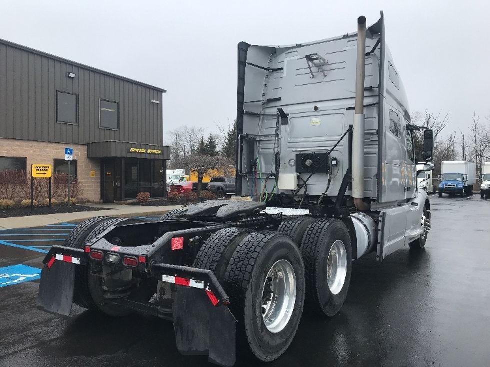 Sleeper Tractor-Heavy Duty Tractors-Volvo-2022-VNL64760-Bensalem-PA-399,705\n\t\tmiles-$ 78,500 - Image 7