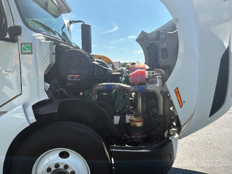 Sleeper Tractor-Heavy Duty Tractors-Volvo-2022-VNL64760-Bensalem-PA-497,746\n\t\tmiles-$ 75,500 - Image 20