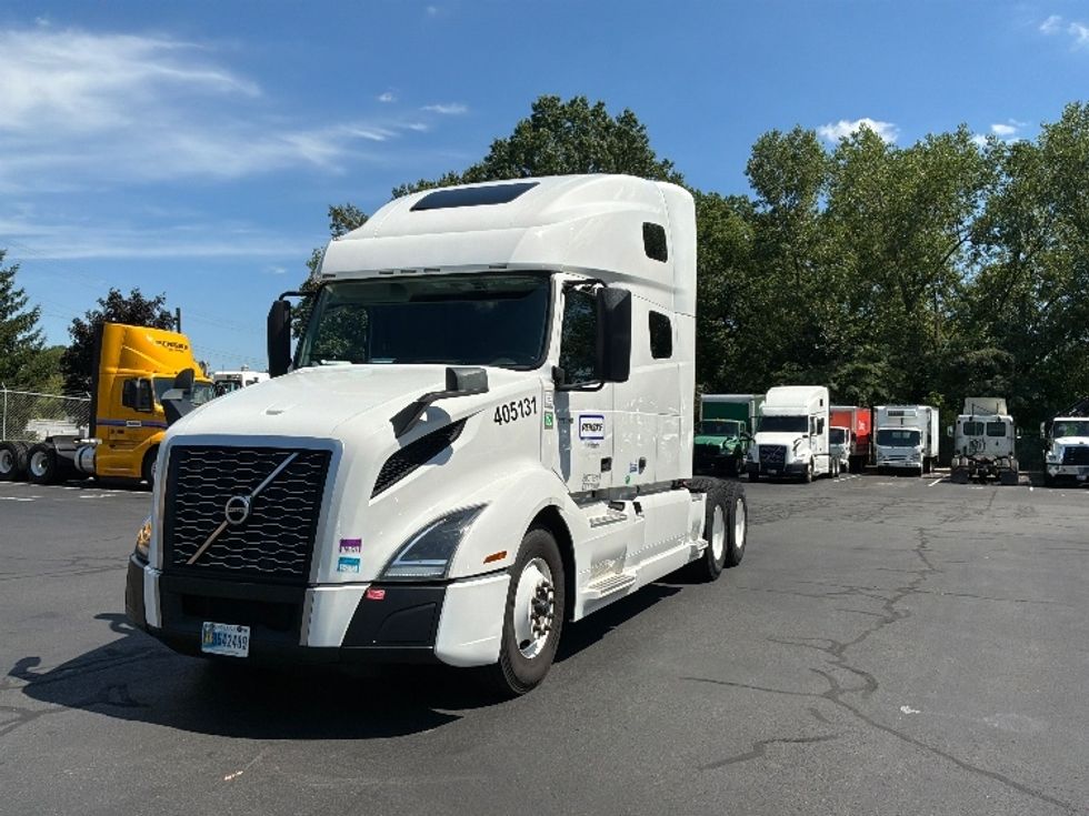 Sleeper Tractor-Heavy Duty Tractors-Volvo-2022-VNL64760-Bensalem-PA-497,746\n\t\tmiles-$ 75,500 - Image 3