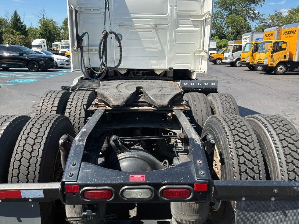 Sleeper Tractor-Heavy Duty Tractors-Volvo-2022-VNL64760-Bensalem-PA-497,746\n\t\tmiles-$ 75,500 - Image 6