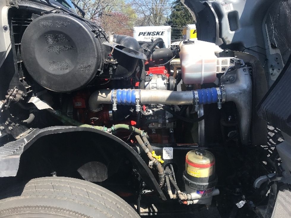 Sleeper Tractor-Heavy Duty Tractors-Volvo-2022-VNL64760-Bensalem-PA-560,122\n\t\tmiles-$ 63,250 - Image 20