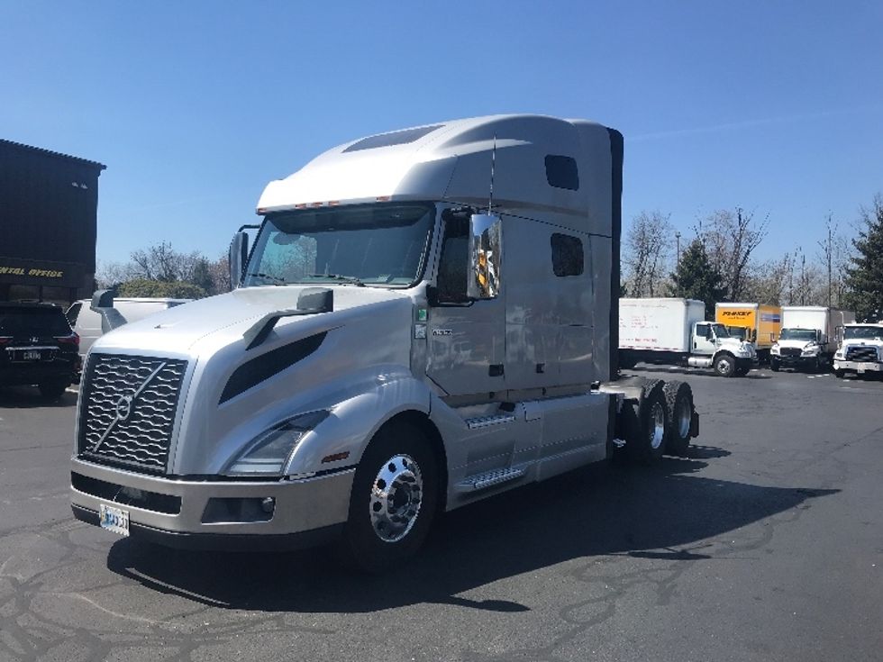 Sleeper Tractor-Heavy Duty Tractors-Volvo-2022-VNL64760-Bensalem-PA-560,122\n\t\tmiles-$ 63,250 - Image 3