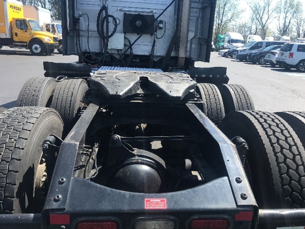 Sleeper Tractor-Heavy Duty Tractors-Volvo-2022-VNL64760-Bensalem-PA-560,122\n\t\tmiles-$ 63,250 - Image 6