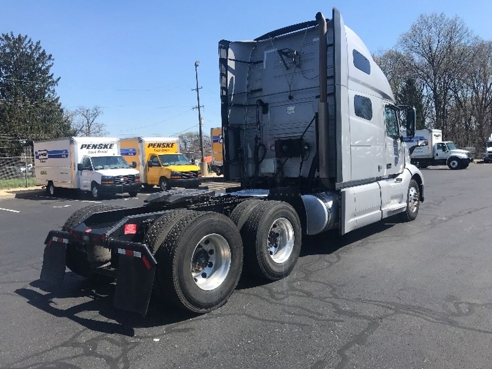 Sleeper Tractor-Heavy Duty Tractors-Volvo-2022-VNL64760-Bensalem-PA-560,122\n\t\tmiles-$ 63,250 - Image 7