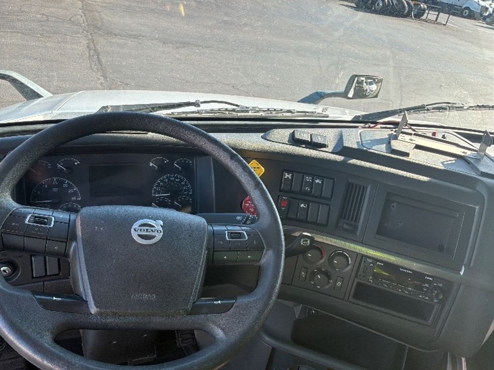 Sleeper Tractor-Heavy Duty Tractors-Volvo-2022-VNL64760-Bensalem-PA-564,216\n\t\tmiles-$ 73,750 - Image 11