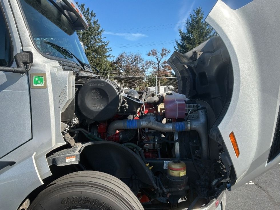 Sleeper Tractor-Heavy Duty Tractors-Volvo-2022-VNL64760-Bensalem-PA-564,216\n\t\tmiles-$ 73,750 - Image 20