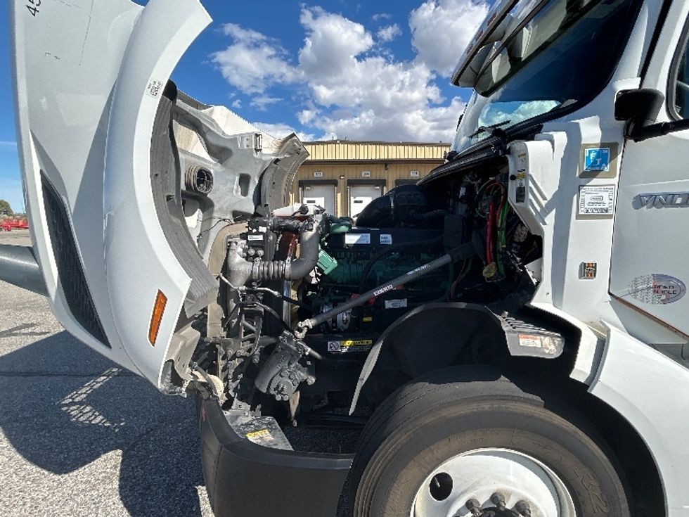 Sleeper Tractor-Heavy Duty Tractors-Volvo-2022-VNL64760-Billings-MT-486,591\n\t\tmiles-$ 84,000 - Image 21