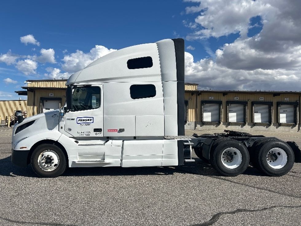 2022 Volvo Truck VNL photo 4
