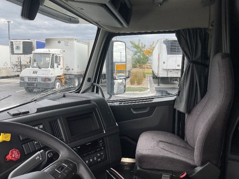 Sleeper Tractor-Heavy Duty Tractors-Volvo-2022-VNL64760-Boise-ID-325,444\n\t\tmiles-$ 101,250 - Image 10