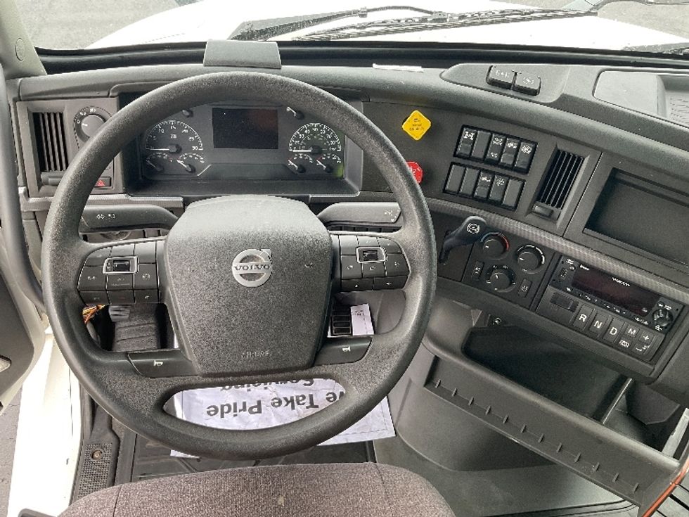 Sleeper Tractor-Heavy Duty Tractors-Volvo-2022-VNL64760-Boise-ID-325,444\n\t\tmiles-$ 101,250 - Image 11