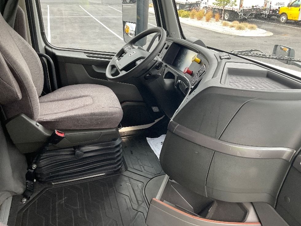 Sleeper Tractor-Heavy Duty Tractors-Volvo-2022-VNL64760-Boise-ID-325,444\n\t\tmiles-$ 101,250 - Image 15