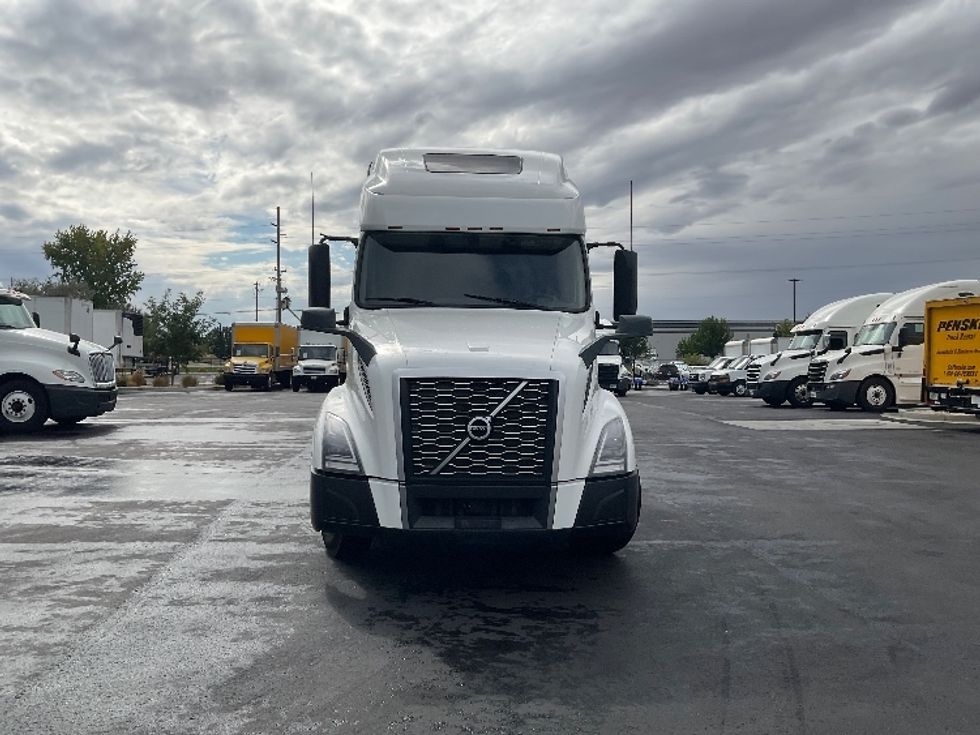 Sleeper Tractor-Heavy Duty Tractors-Volvo-2022-VNL64760-Boise-ID-325,444\n\t\tmiles-$ 101,250 - Image 2