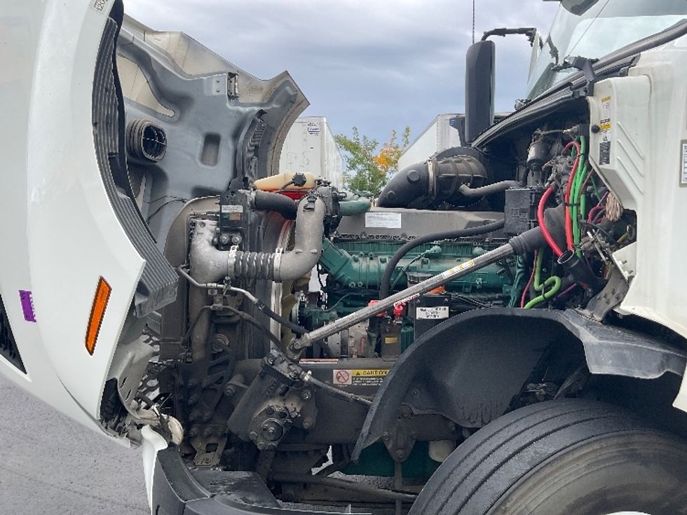 Sleeper Tractor-Heavy Duty Tractors-Volvo-2022-VNL64760-Boise-ID-325,444\n\t\tmiles-$ 101,250 - Image 21