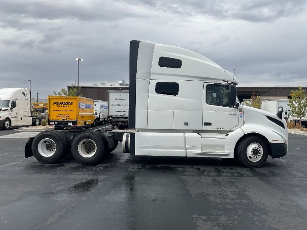 Sleeper Tractor-Heavy Duty Tractors-Volvo-2022-VNL64760-Boise-ID-325,444\n\t\tmiles-$ 101,250 - Image 8