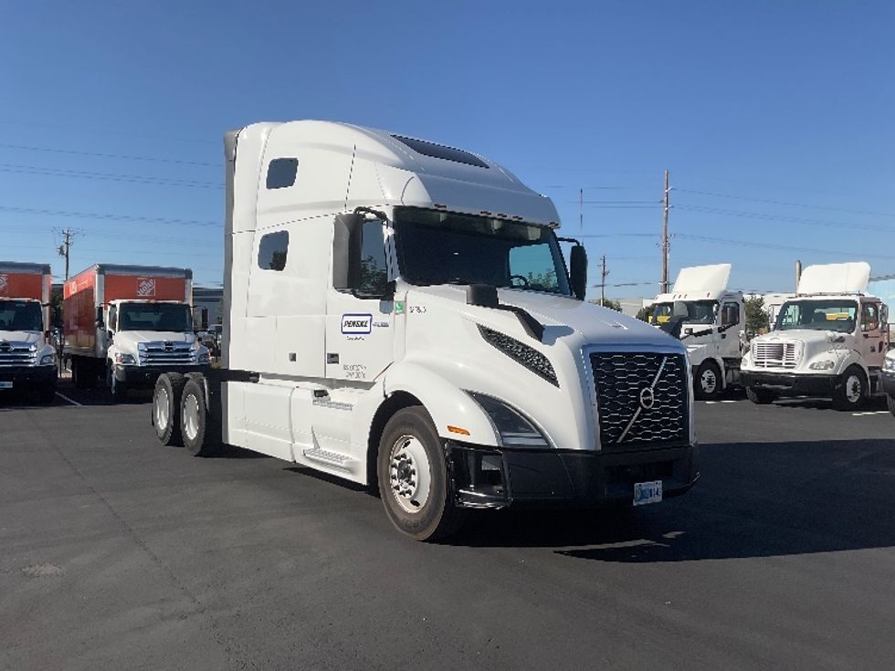 Sleeper Tractor-Heavy Duty Tractors-Volvo-2022-VNL64760-Boise-ID-520,596\n\t\tmiles-$ 80,500 - Image 1