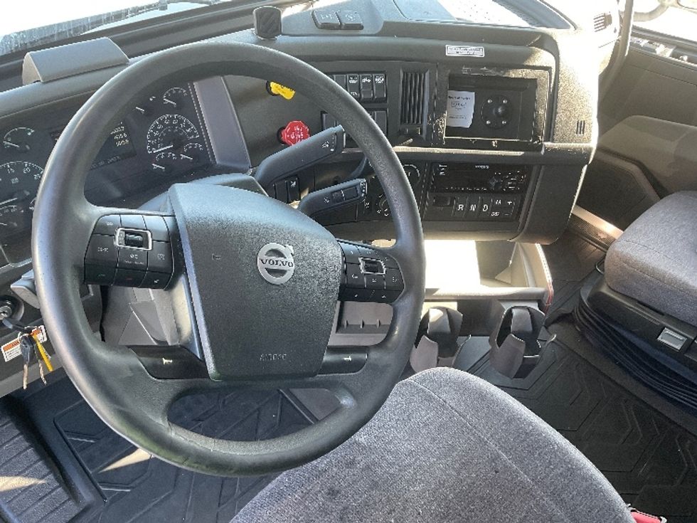 Sleeper Tractor-Heavy Duty Tractors-Volvo-2022-VNL64760-Boise-ID-520,596\n\t\tmiles-$ 80,500 - Image 10