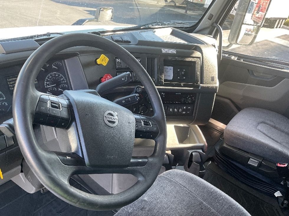 Sleeper Tractor-Heavy Duty Tractors-Volvo-2022-VNL64760-Boise-ID-520,596\n\t\tmiles-$ 80,500 - Image 11