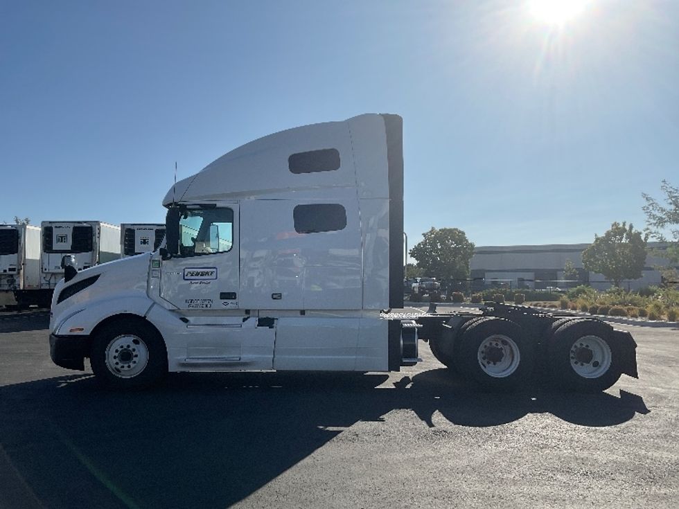 Sleeper Tractor-Heavy Duty Tractors-Volvo-2022-VNL64760-Boise-ID-520,596\n\t\tmiles-$ 80,500 - Image 4