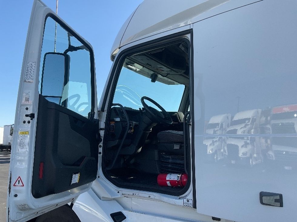 Sleeper Tractor-Heavy Duty Tractors-Volvo-2022-VNL64760-Boise-ID-520,596\n\t\tmiles-$ 80,500 - Image 9