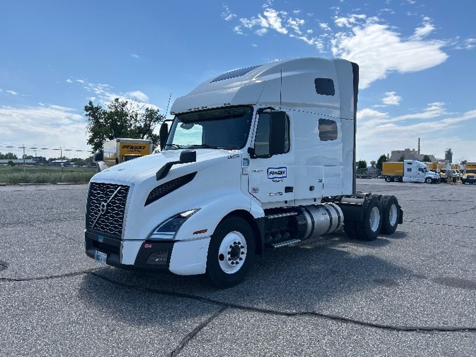 Sleeper Tractor-Heavy Duty Tractors-Volvo-2022-VNL64760-Brooklyn Park-MN-307,704\n\t\tmiles-$ 88,250 - Image 3