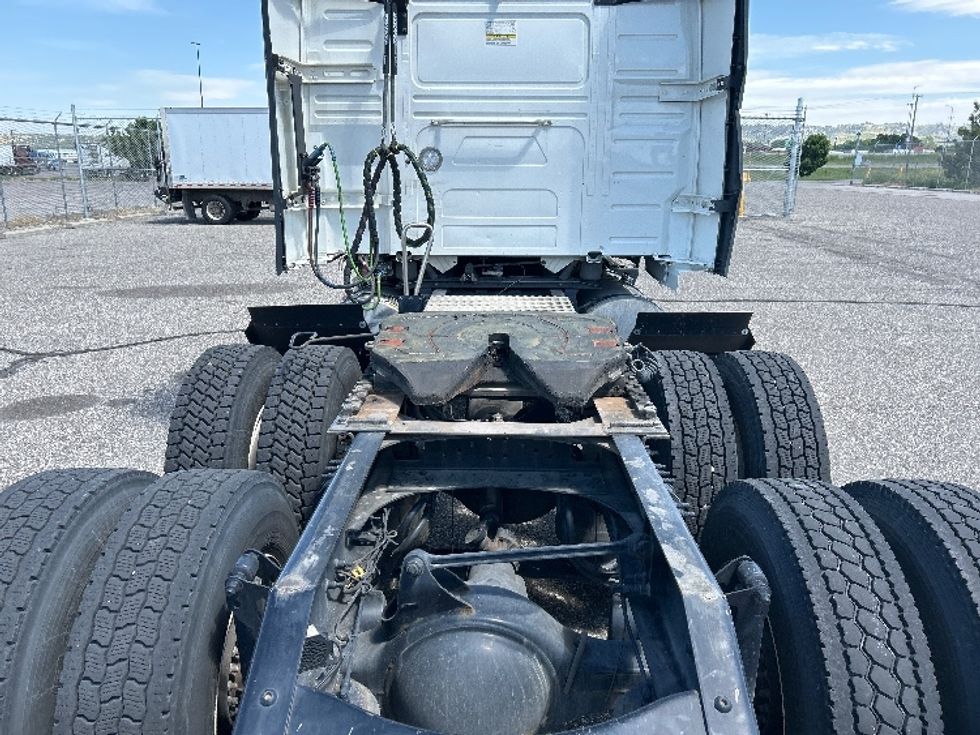 Sleeper Tractor-Heavy Duty Tractors-Volvo-2022-VNL64760-Brooklyn Park-MN-307,704\n\t\tmiles-$ 88,250 - Image 6