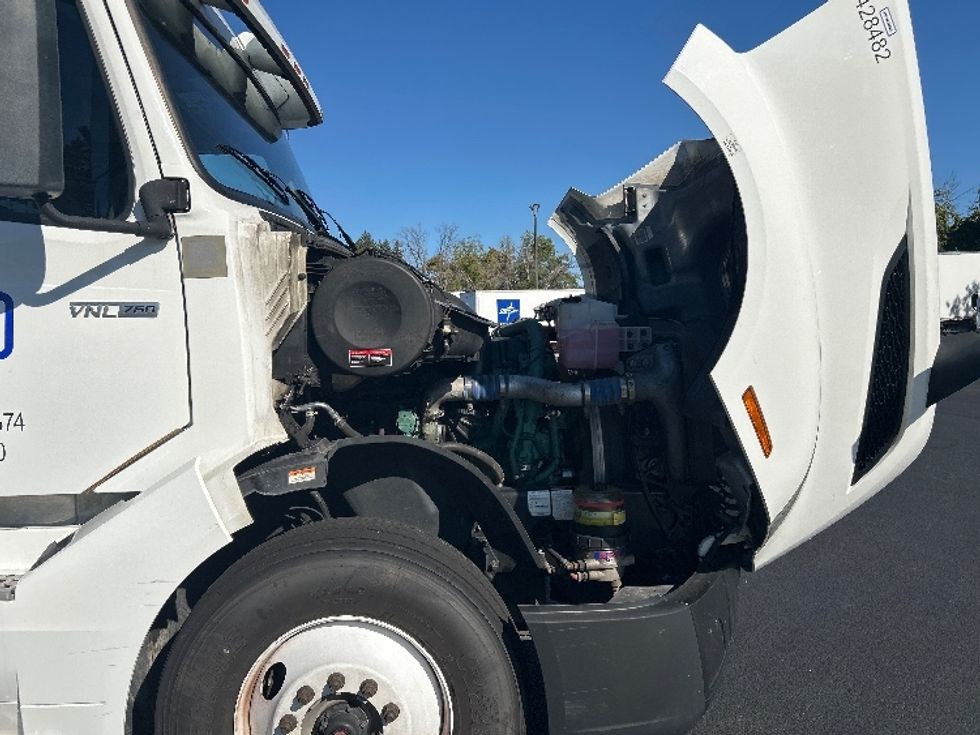 Sleeper Tractor-Heavy Duty Tractors-Volvo-2022-VNL64760-Brooklyn Park-MN-462,250\n\t\tmiles-$ 75,750 - Image 20