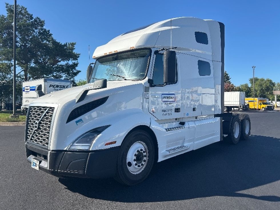 Sleeper Tractor-Heavy Duty Tractors-Volvo-2022-VNL64760-Brooklyn Park-MN-462,250\n\t\tmiles-$ 75,750 - Image 3