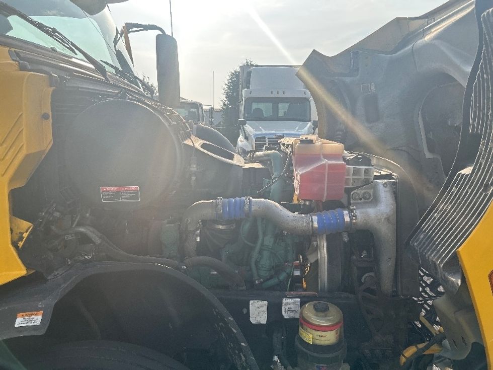 Sleeper Tractor-Heavy Duty Tractors-Volvo-2022-VNL64760-Buffalo-NY-563,115\n\t\tmiles-$ 66,500 - Image 20