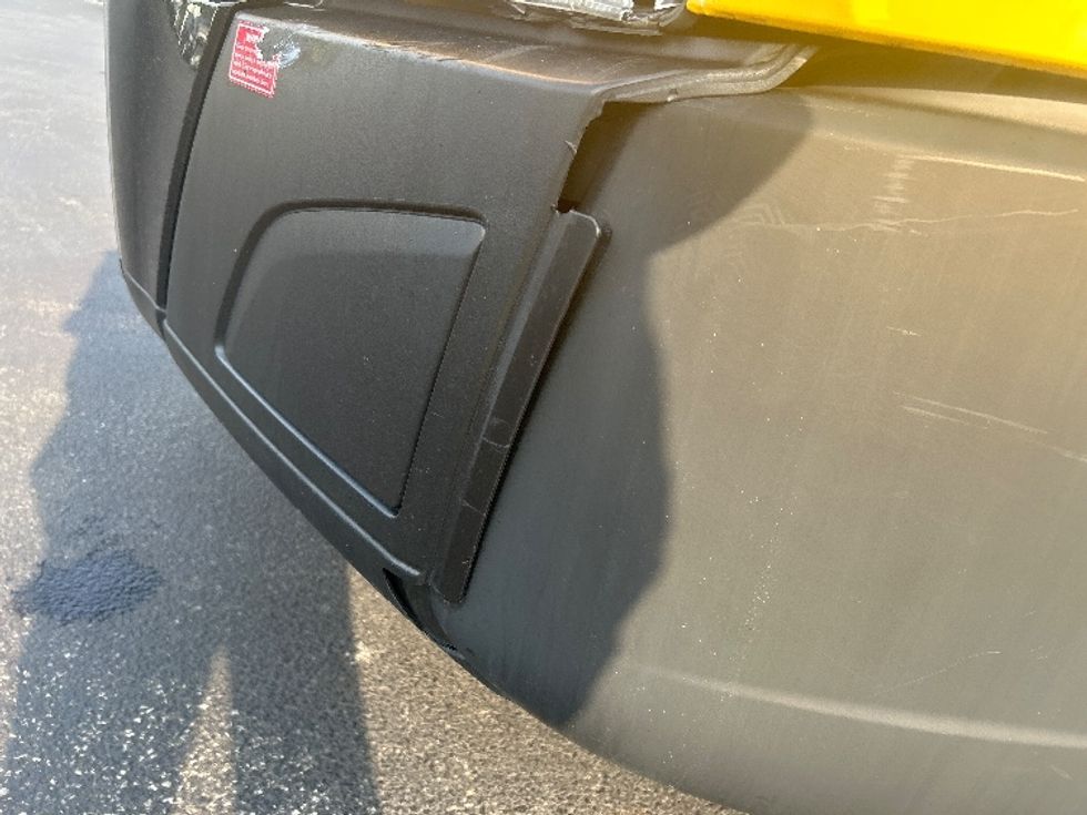 Sleeper Tractor-Heavy Duty Tractors-Volvo-2022-VNL64760-Buffalo-NY-563,115\n\t\tmiles-$ 66,500 - Image 22