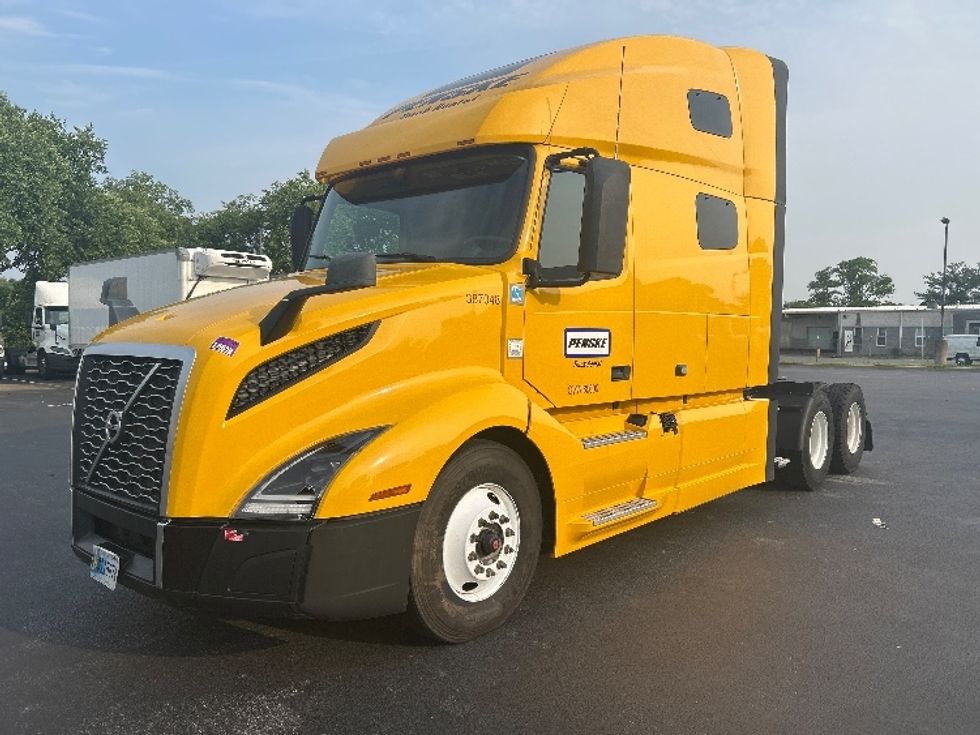 Sleeper Tractor-Heavy Duty Tractors-Volvo-2022-VNL64760-Buffalo-NY-563,115\n\t\tmiles-$ 66,500 - Image 3