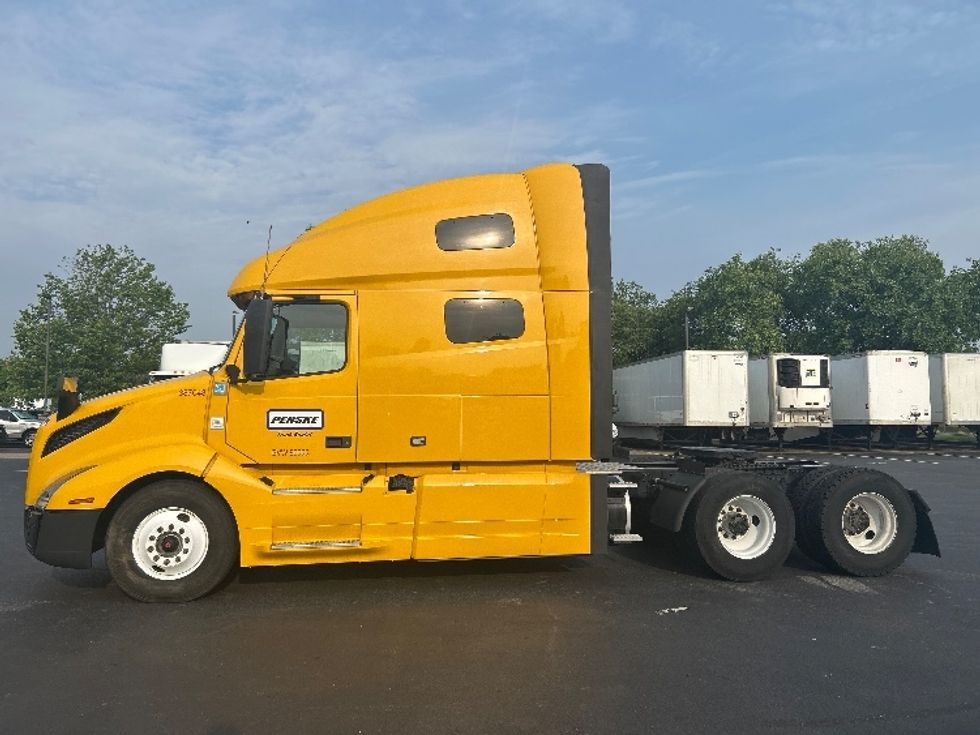 Sleeper Tractor-Heavy Duty Tractors-Volvo-2022-VNL64760-Buffalo-NY-563,115\n\t\tmiles-$ 66,500 - Image 4