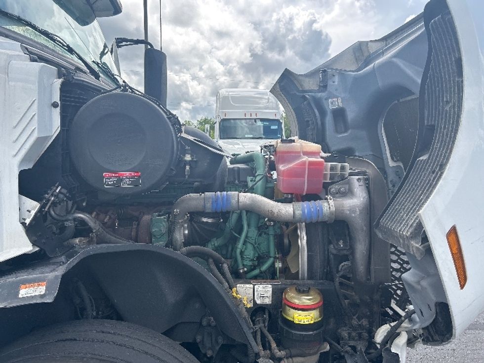Sleeper Tractor-Heavy Duty Tractors-Volvo-2022-VNL64760-Canton-OH-486,088\n\t\tmiles-$ 77,500 - Image 20