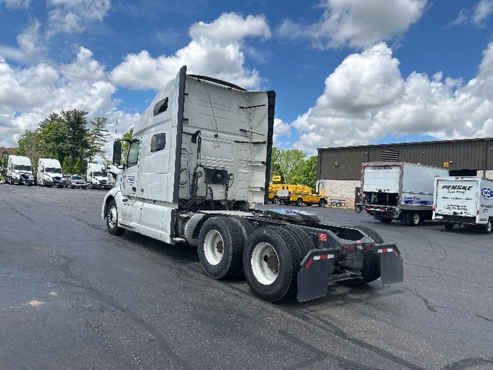 Sleeper Tractor-Heavy Duty Tractors-Volvo-2022-VNL64760-Canton-OH-486,088\n\t\tmiles-$ 77,500 - Image 5