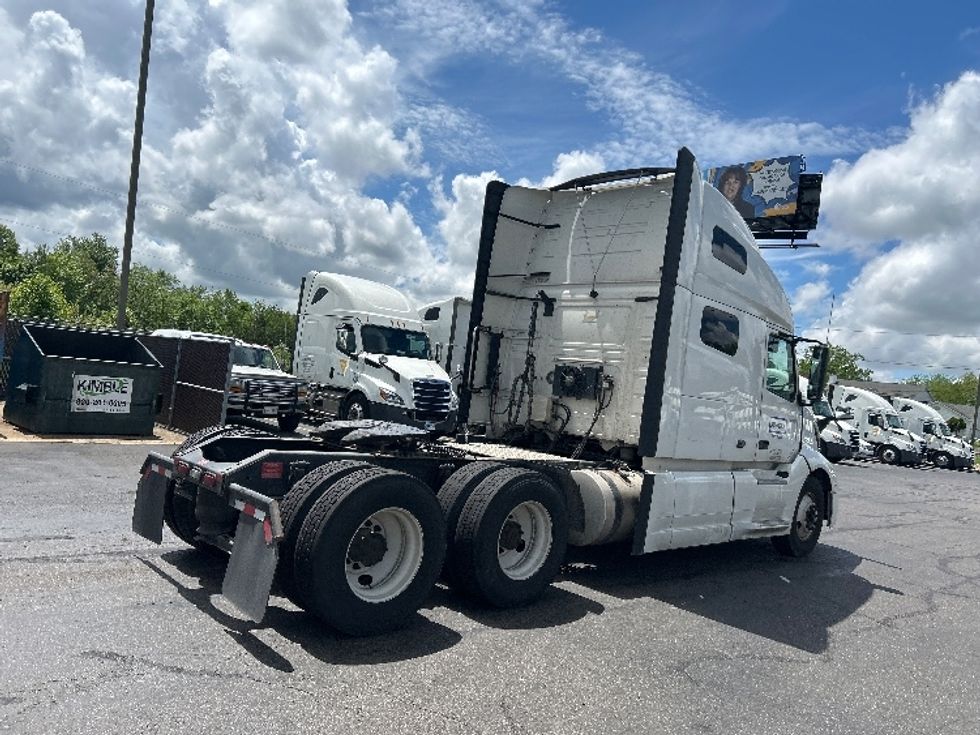 Sleeper Tractor-Heavy Duty Tractors-Volvo-2022-VNL64760-Canton-OH-486,088\n\t\tmiles-$ 77,500 - Image 7