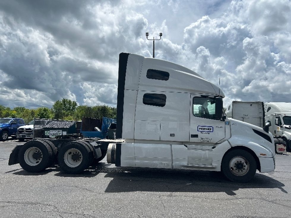 Sleeper Tractor-Heavy Duty Tractors-Volvo-2022-VNL64760-Canton-OH-486,088\n\t\tmiles-$ 77,500 - Image 8