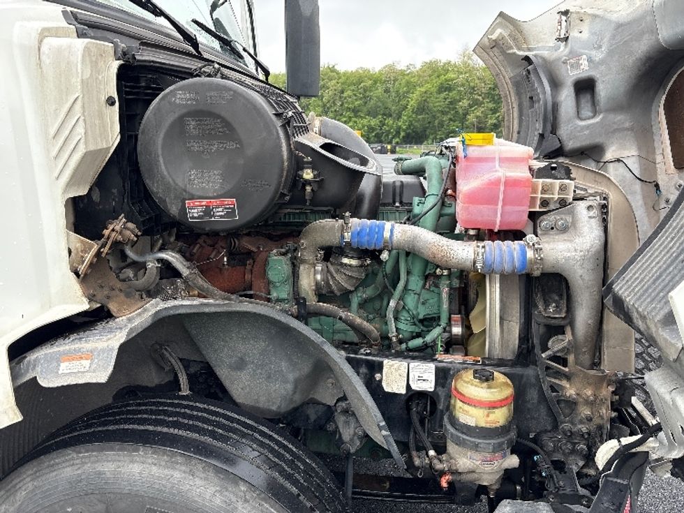 Sleeper Tractor-Heavy Duty Tractors-Volvo-2022-VNL64760-Carlisle-PA-377,828\n\t\tmiles-$ 91,500 - Image 20