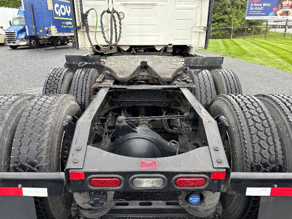 Sleeper Tractor-Heavy Duty Tractors-Volvo-2022-VNL64760-Carlisle-PA-377,828\n\t\tmiles-$ 91,500 - Image 6